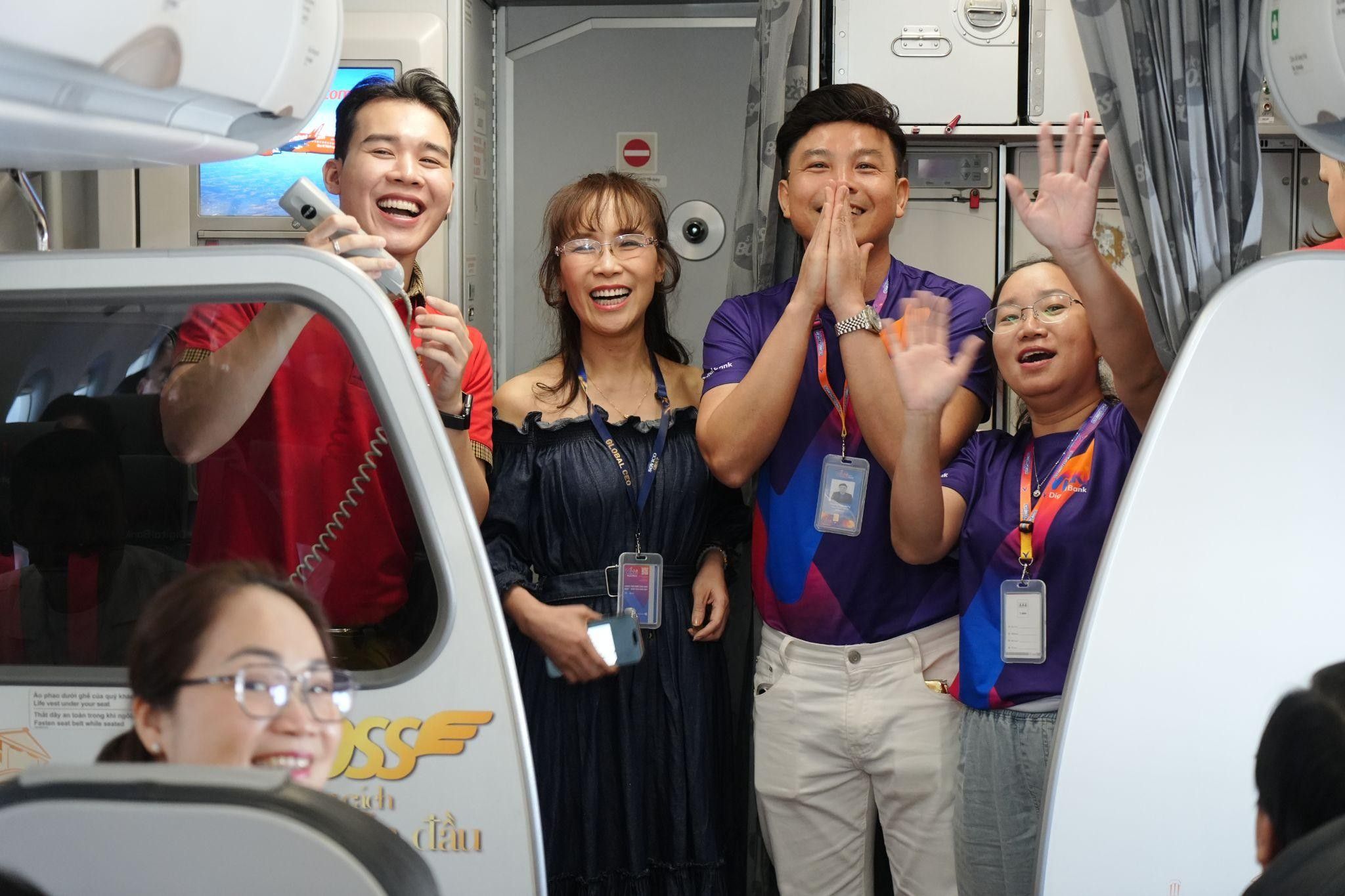 chuyen-bay-vikki-cham-vao-tuong-lai-14.jpg