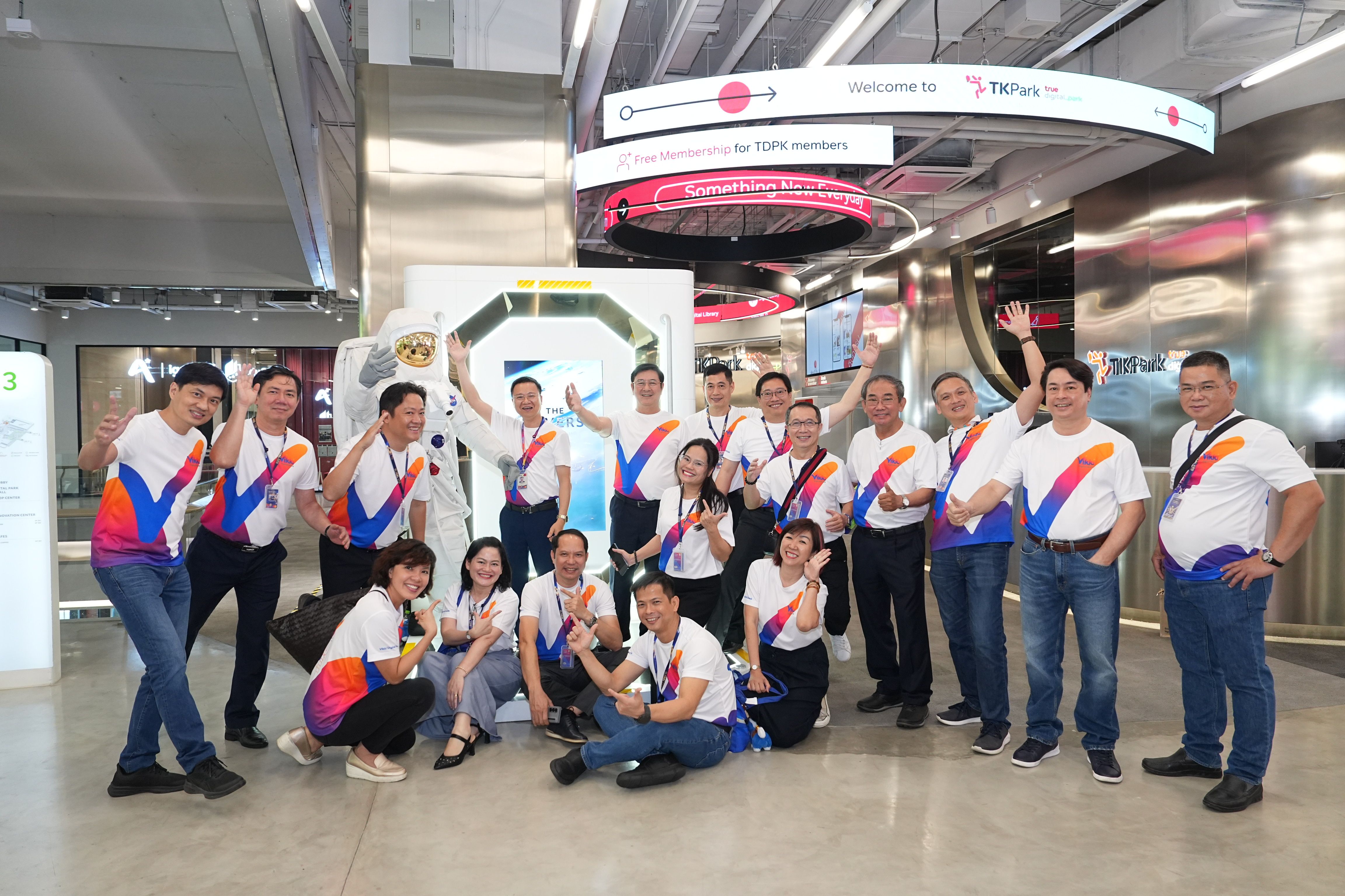 chuyen-bay-vikki-cham-vao-tuong-lai-4.JPG
