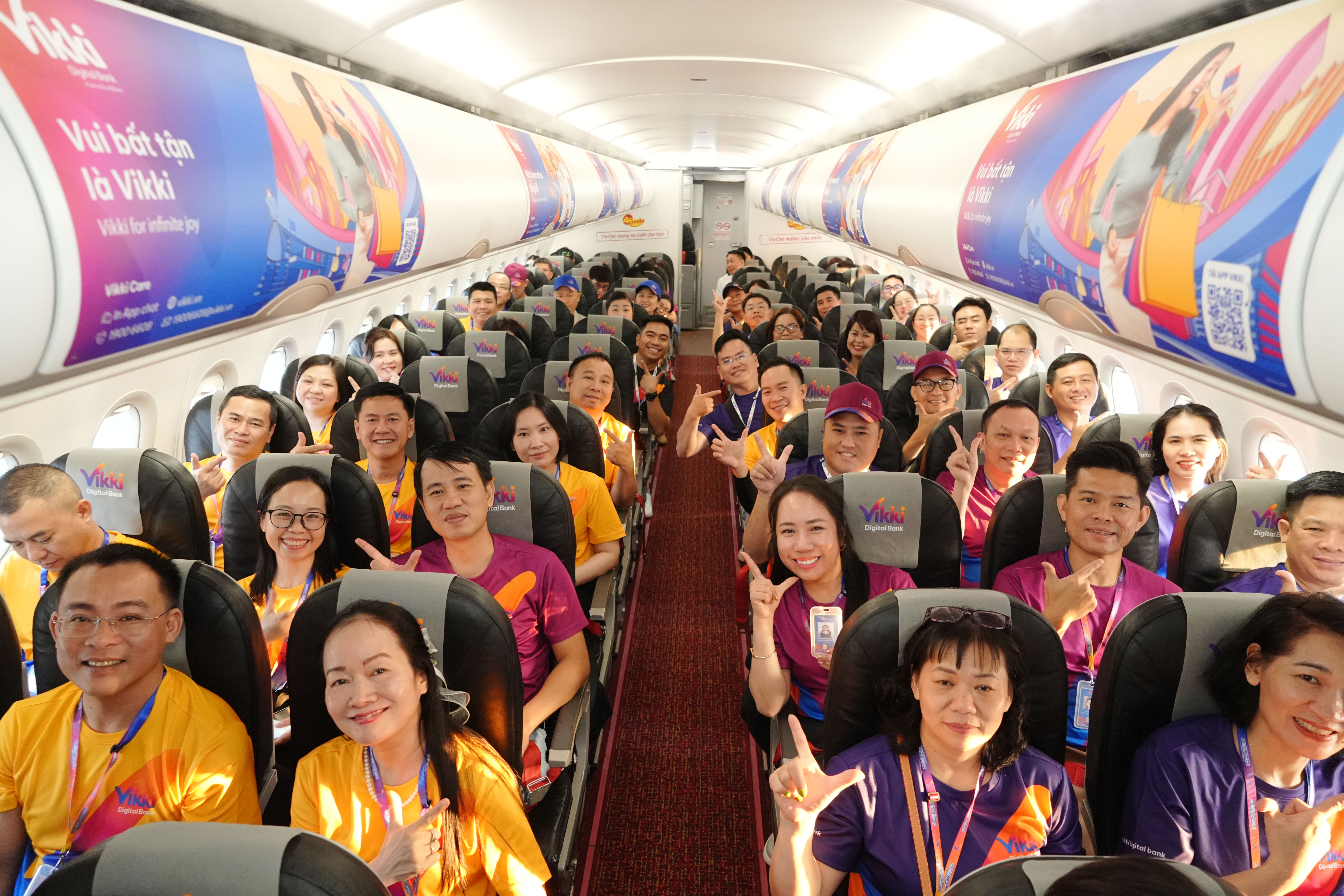 chuyen-bay-vikki-cham-vao-tuong-lai-6.JPG