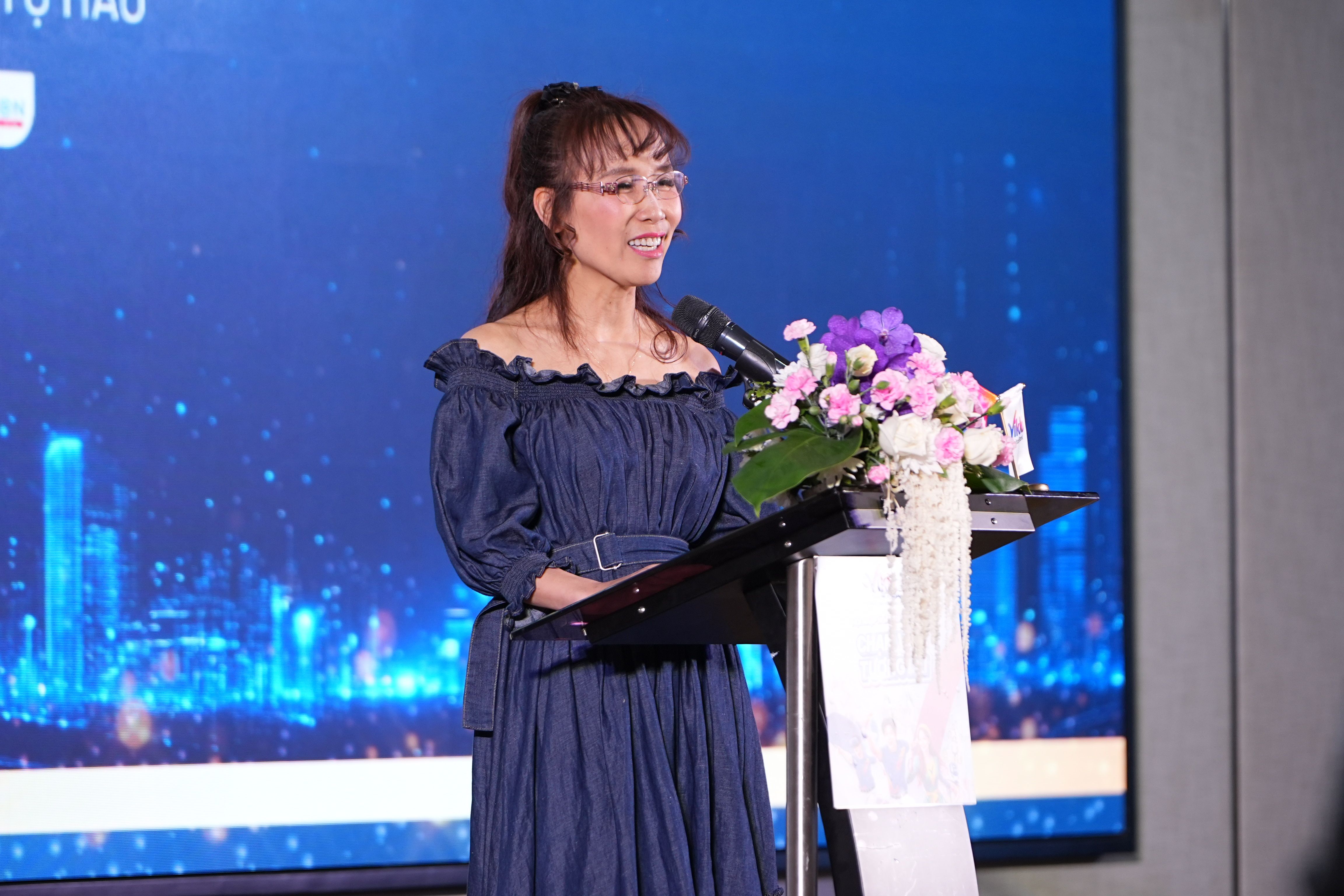 chuyen-bay-vikki-cham-vao-tuong-lai-9.JPG